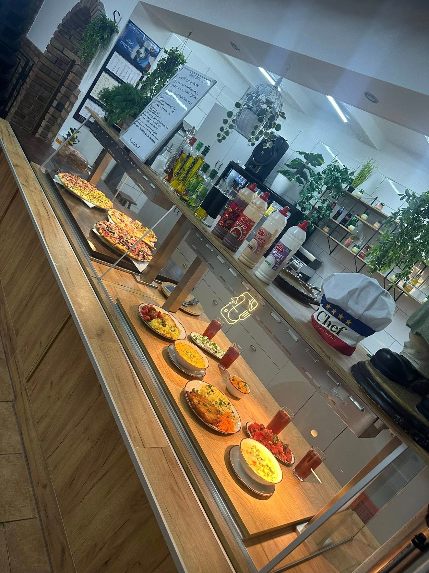 Bistro Capri Nisko wnętrze restauracja pizzeria obiad catering